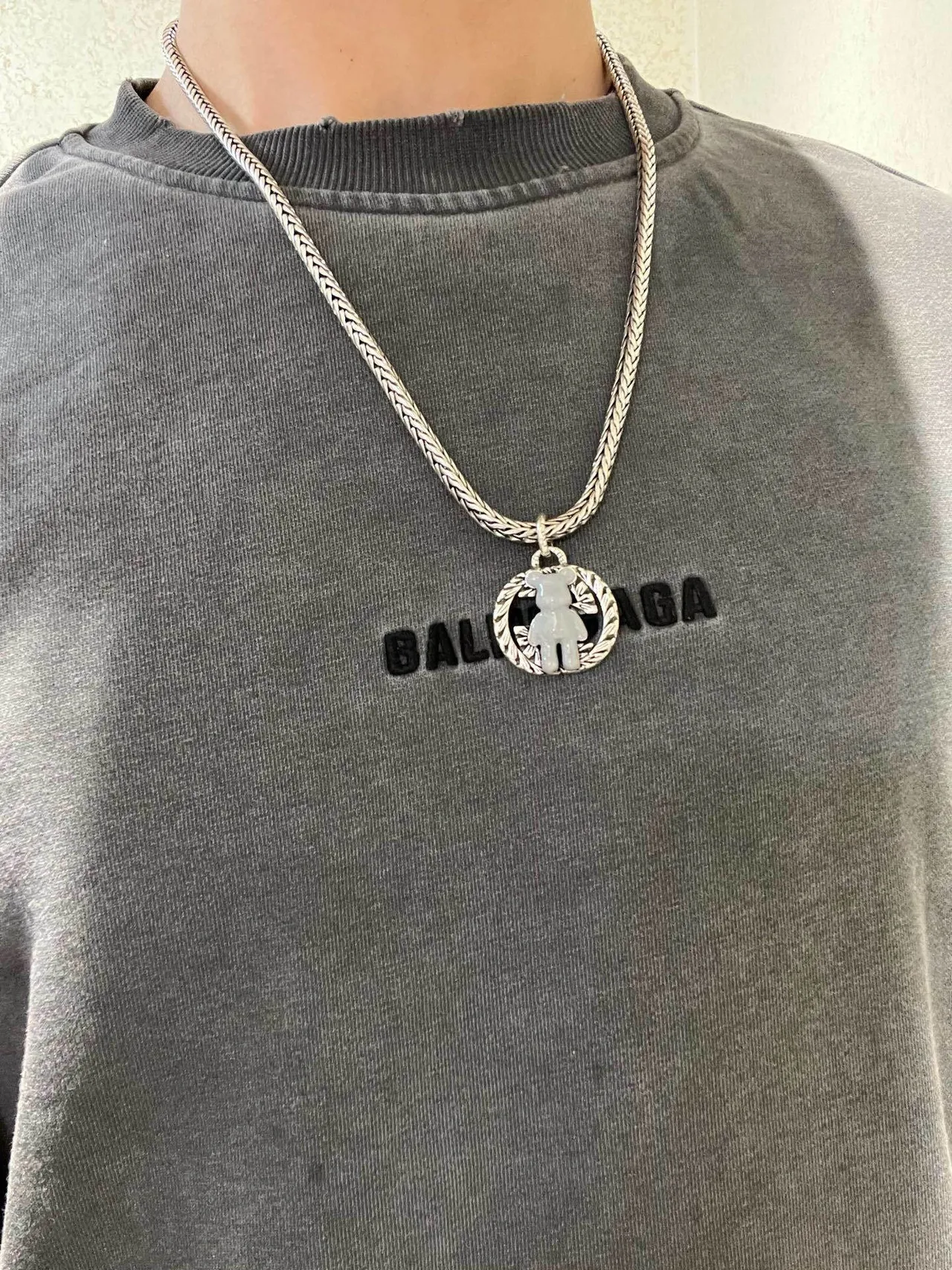 Gucci Bear Motif Silver Gray Braided Chain Wreath-Framed Pendant Necklace 8