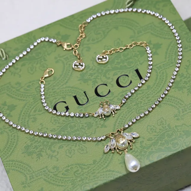 Gucci Bee Motif Crystal and Pearl Bracelet 2
