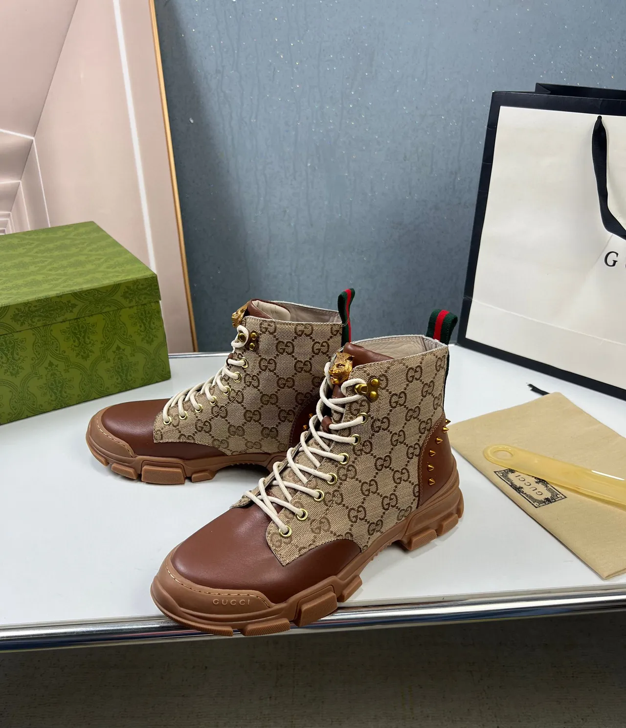Gucci Bottes de travail GG Monogram toile beige marron avec accents en cuir 8