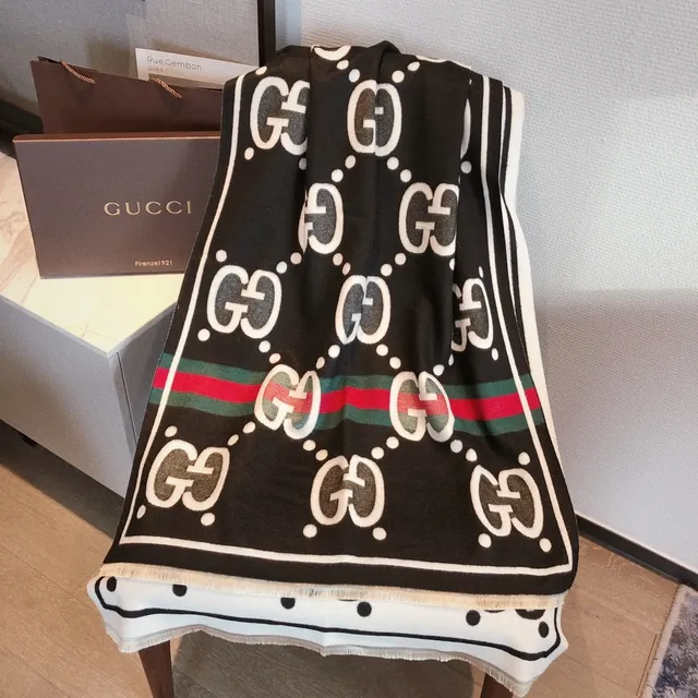 Écharpe Gucci noir et beige avec détail de monogramme GG Interlocking, rayures web et cachemire 5