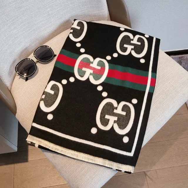 Écharpe Gucci noir et beige avec détail de monogramme GG Interlocking, rayures web et cachemire 6