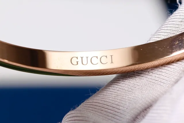 Gucci Preto Dourado Esmaltado Bracelete Triple-Stack Bracelet 3
