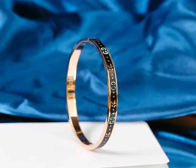 Gucci Preto Dourado Esmaltado Bracelete Triple-Stack Bracelet 6