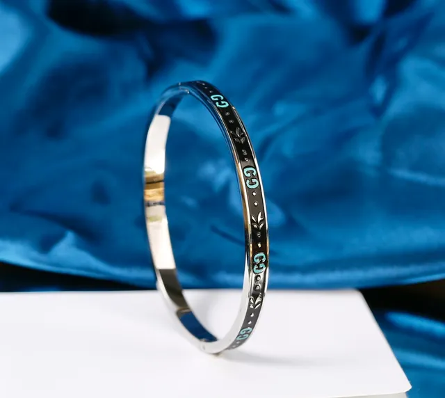 Gucci Preto Dourado Esmaltado Bracelete Triple-Stack Bracelet 7