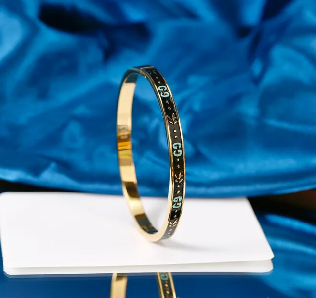 Gucci Preto Dourado Esmaltado Bracelete Triple-Stack Bracelet 8