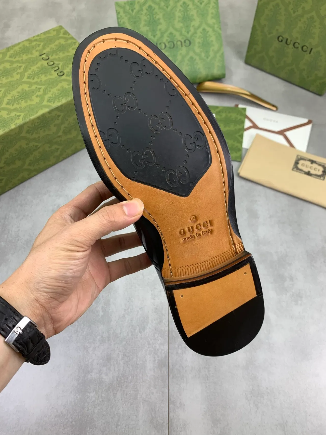 Gucci Chaussures Oxford en Cuir Noir Vert Brillant à Pied de Biche 3
