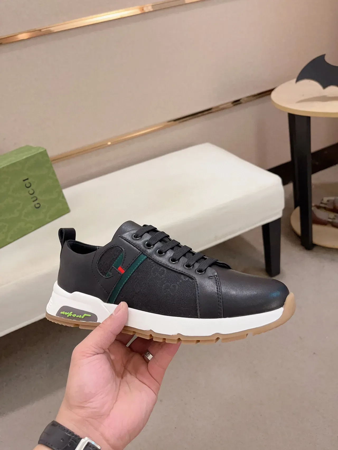 Gucci Baskets Lifestyle Cuir-Texte Híbrides Noires et Vertes Basses 3