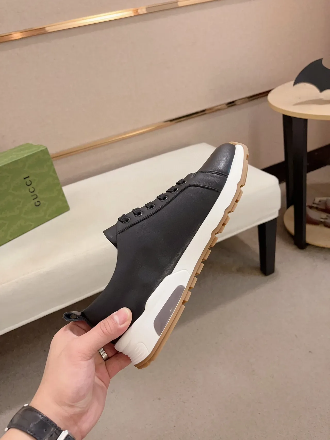 Gucci Baskets Lifestyle Cuir-Texte Híbrides Noires et Vertes Basses 4