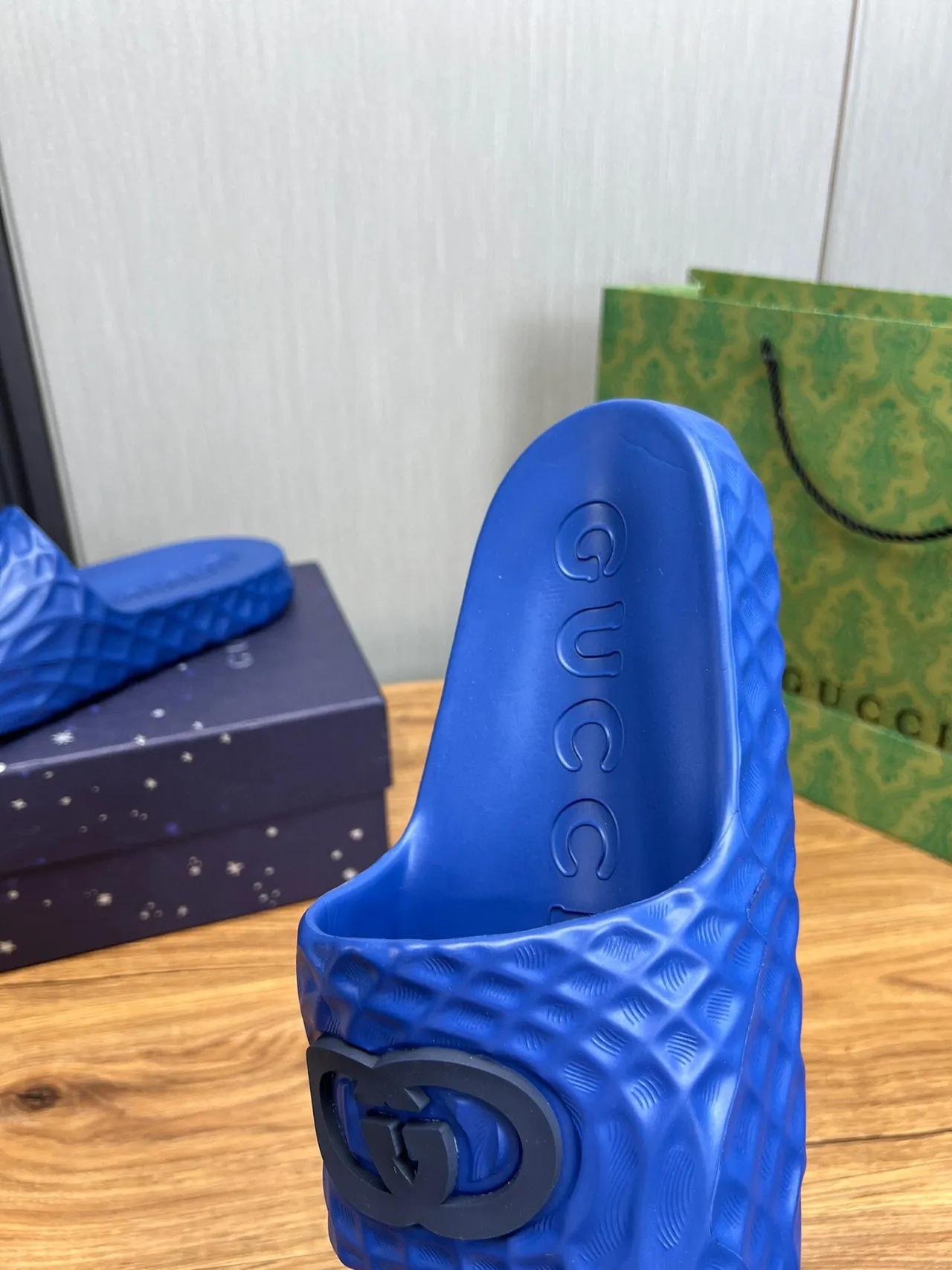 Gucci Blue Black Molded Rubber Quilted Strap Texture Slippers 8