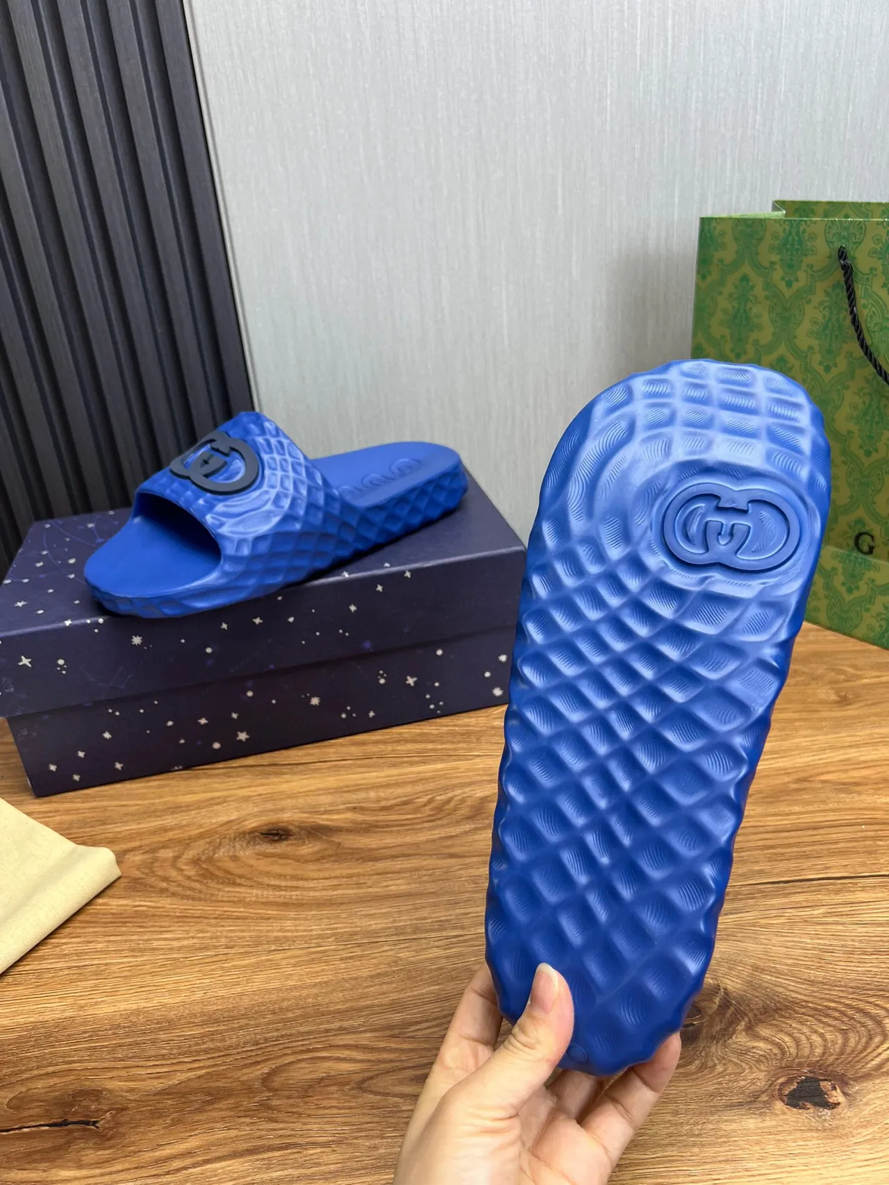 Gucci Blue Black Molded Rubber Quilted Strap Texture Slippers 9