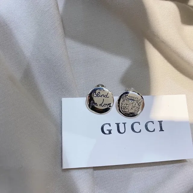 Gucci Cat Motif Engraved Silver Stud Earrings 4