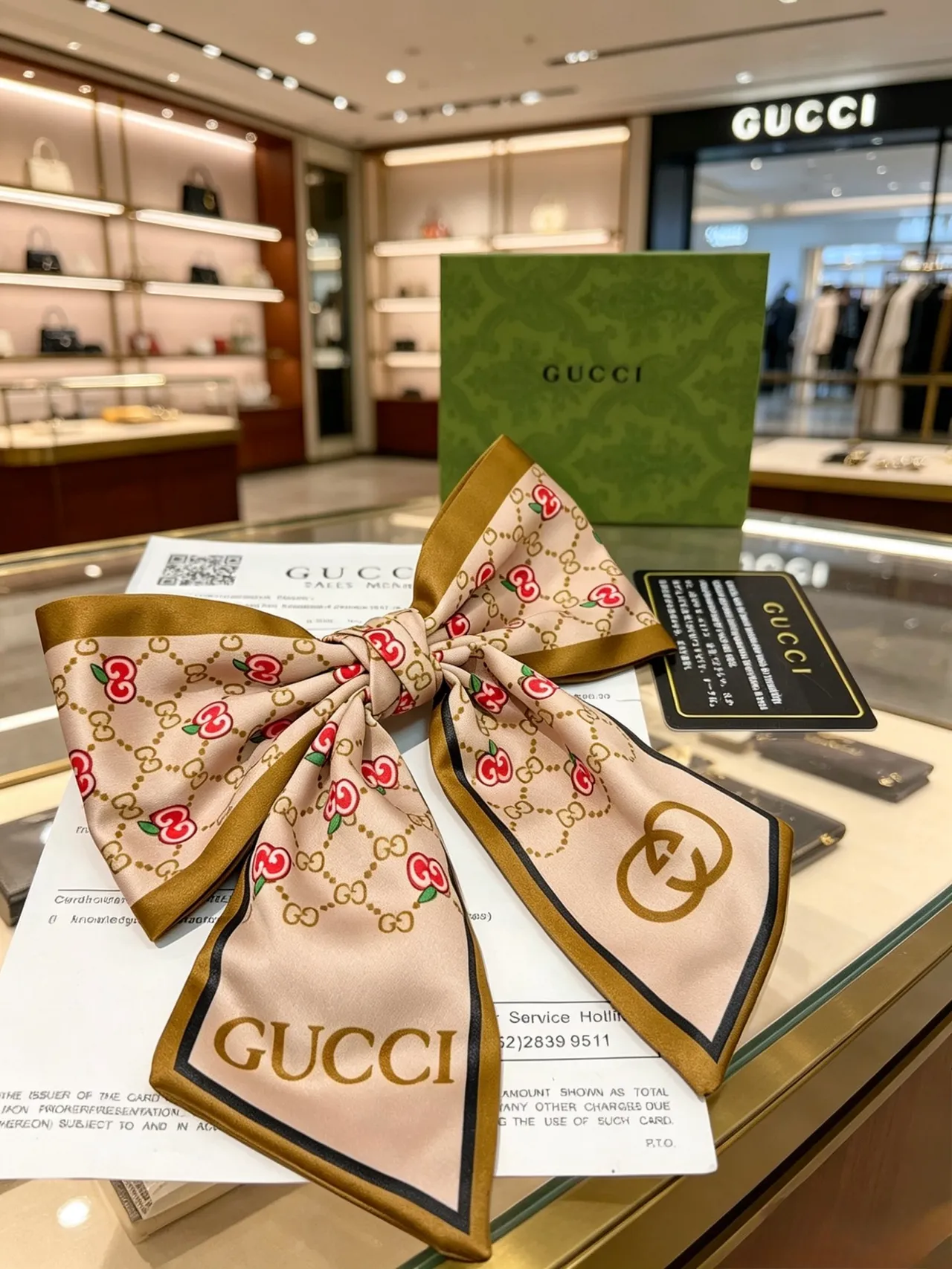 Gucci impression de cerise GG Monogram écharpe de soie 5