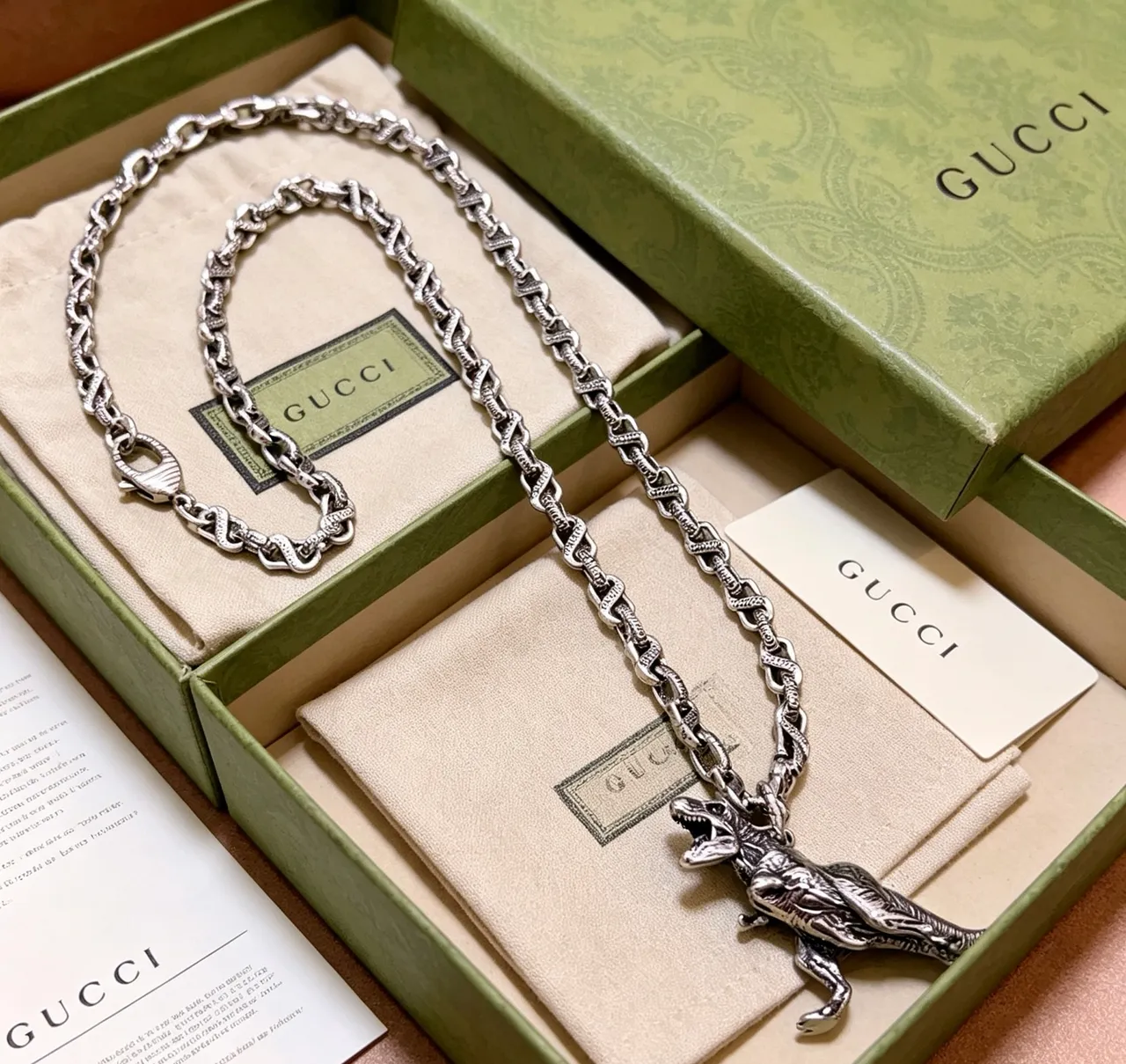 Gucci Dinosaur Necklace Silver Twisted-Link Chain Necklace 7