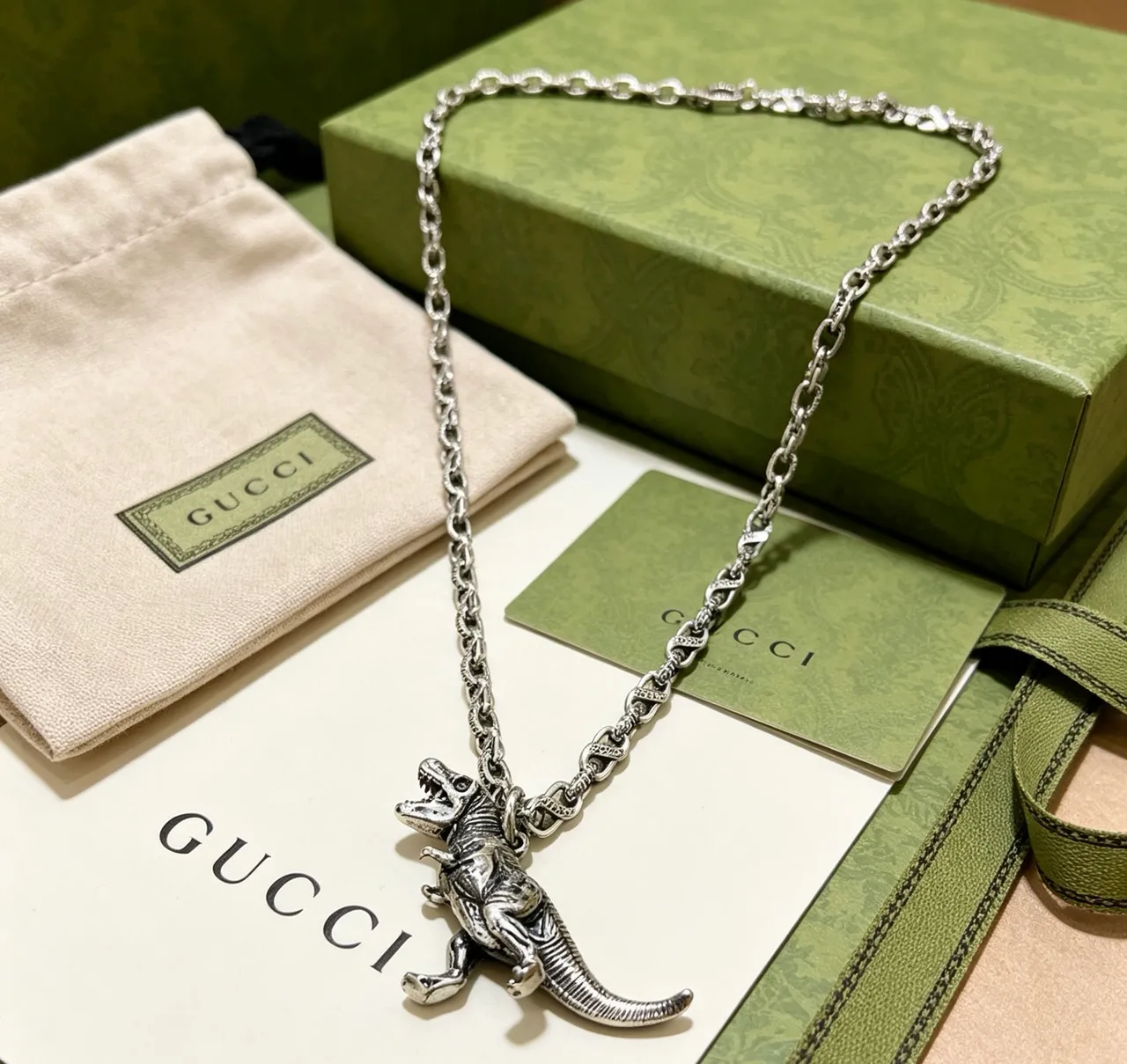 Gucci Dinosaur Necklace Silver Twisted-Link Chain Necklace 9