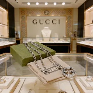 سلسلة غوتشي Double G Pendant لون فضي سلاسل متشابكة