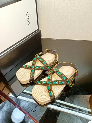 Gucci সজিত বাদামি এবং ইমারল্ড গ্রিন গ্ল্যাডিয়েটার স্যান্ডেল 3
