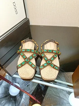 Gucci সজিত বাদামি এবং ইমারল্ড গ্রিন গ্ল্যাডিয়েটার স্যান্ডেল 6