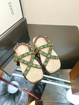 Gucci সজিত বাদামি এবং ইমারল্ড গ্রিন গ্ল্যাডিয়েটার স্যান্ডেল 7