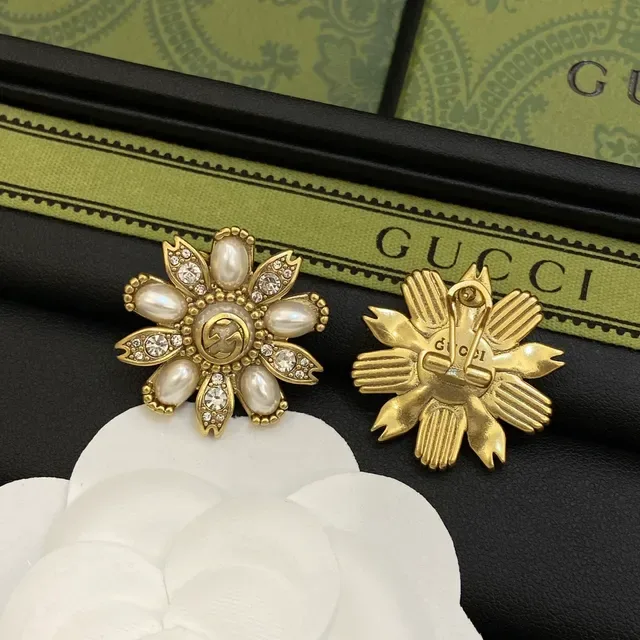 Gucci Floral Pearl and Crystal Pendant Necklace 3