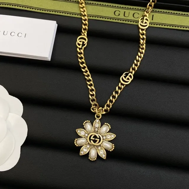 Gucci Floral Pearl and Crystal Pendant Necklace 4