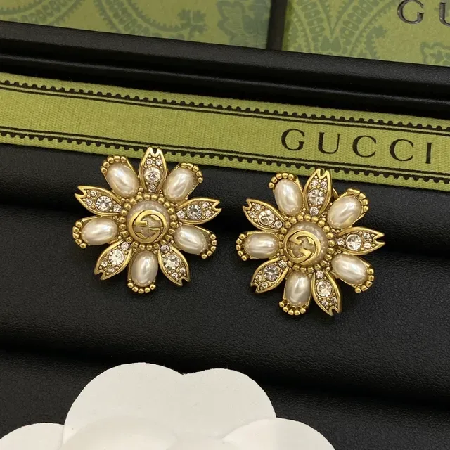 Gucci Floral Pearl and Crystal Pendant Necklace 6