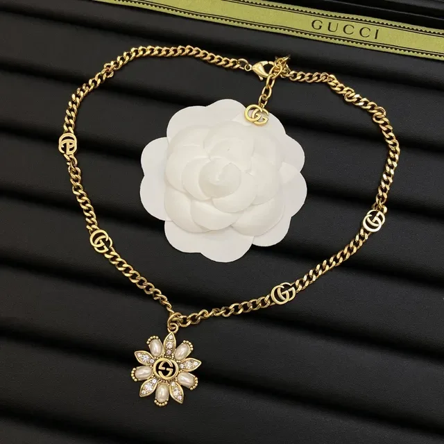 Gucci Floral Pearl and Crystal Pendant Necklace 7