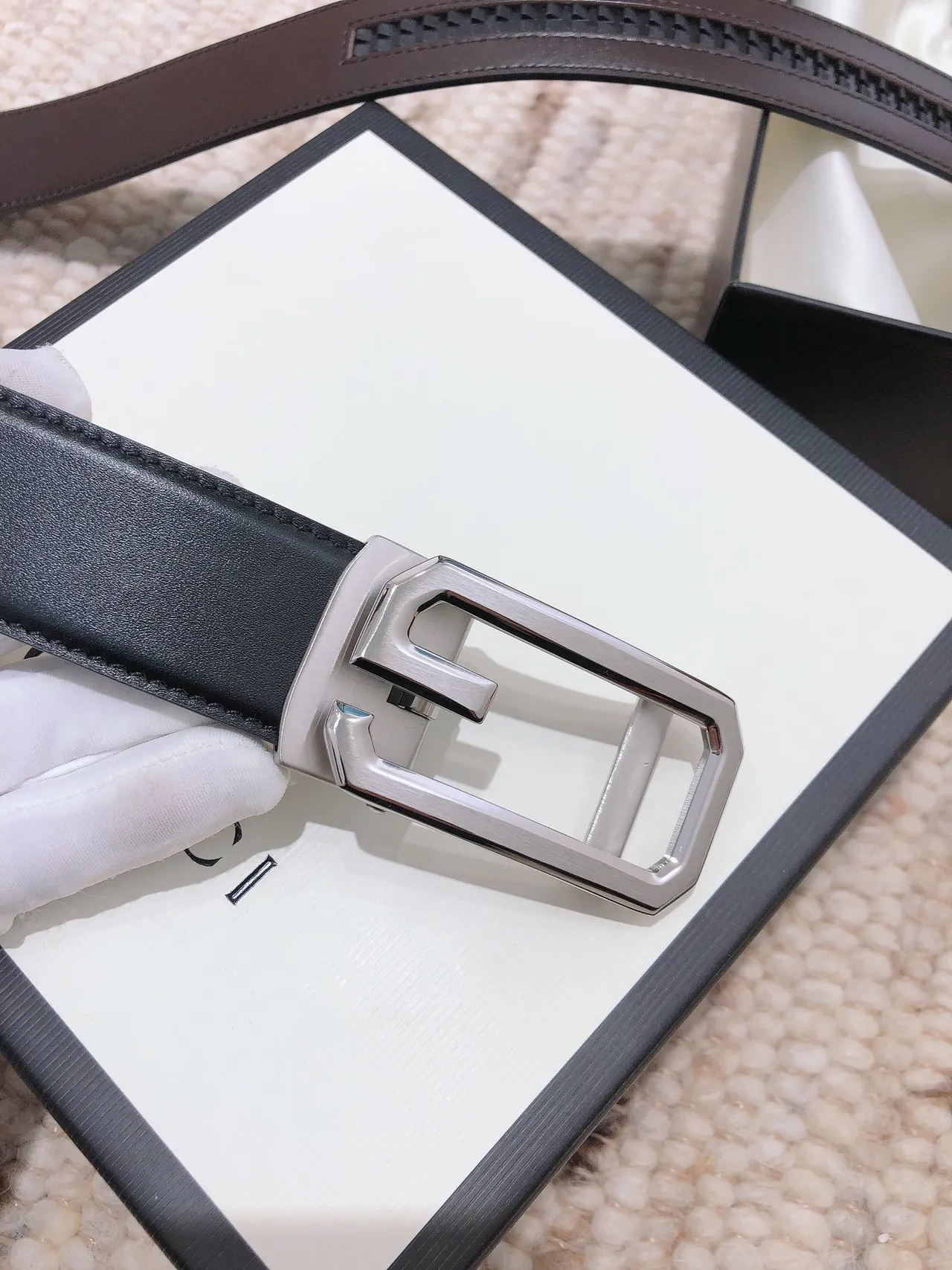 Gucci G-Buckle Black Leather Belt 4