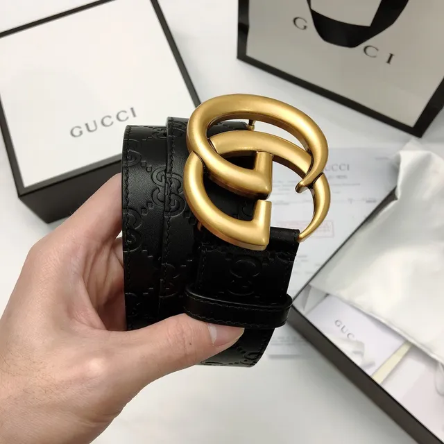Ceinture en cuir Gucci GG Marmont noire dorée monogramme embossé oversized boucle G entrelacée 3