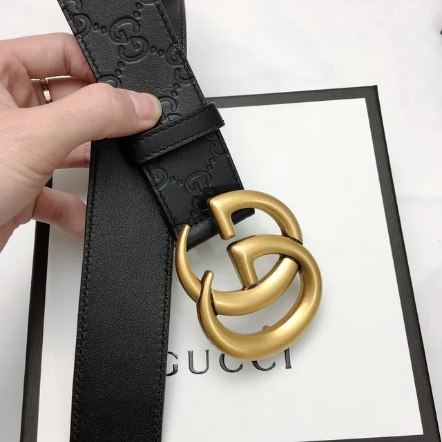 Ceinture en cuir Gucci GG Marmont noire dorée monogramme embossé oversized boucle G entrelacée 8