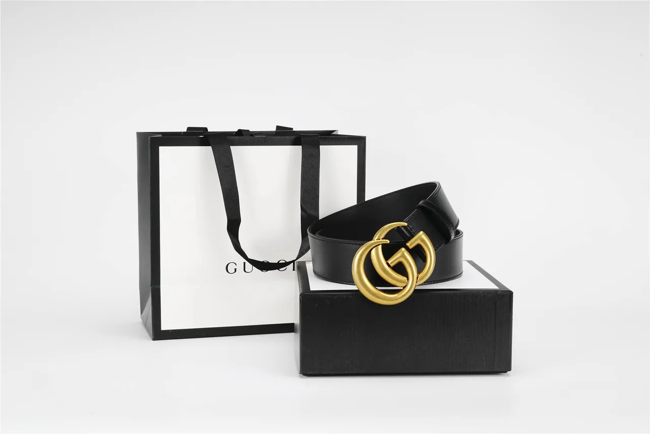 Gucci GG Marmont Black Gold Smooth Oversized Interlocking G Buckle Leather Belt 16