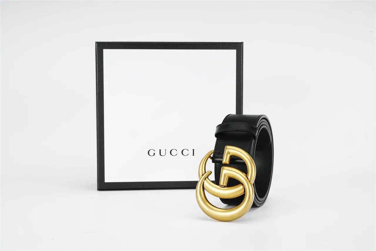 Gucci GG Marmont Black Gold Smooth Oversized Interlocking G Buckle Leather Belt 17