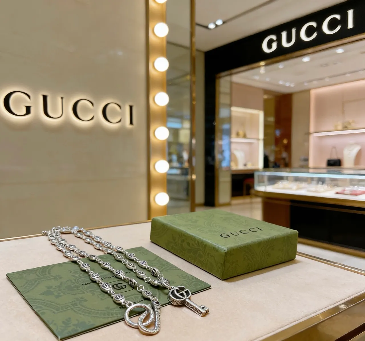 Gucci GG Marmont قلادة المفتاح درجة فضية 7