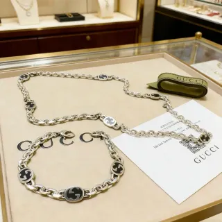 قلادة Gucci GG Marmont فضة أسود سلسلة رابطة بيضاوية كثيفة interlocking G ميداليون