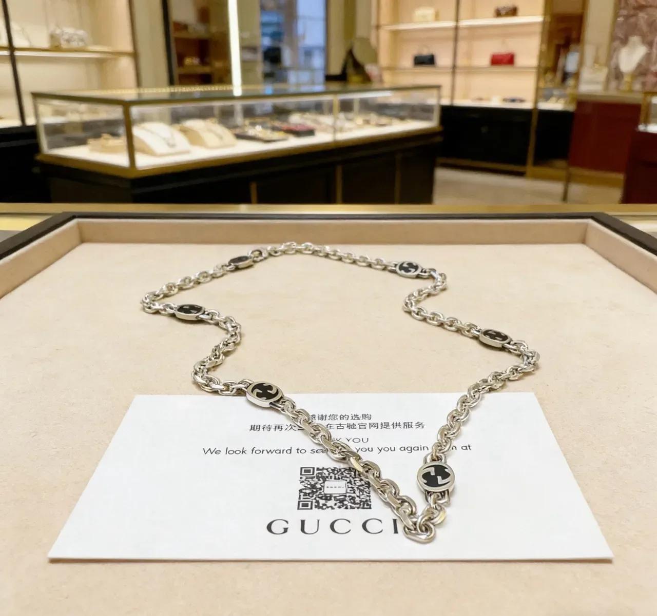 قلادة Gucci GG Marmont فضة أسود سلسلة رابطة بيضاوية كثيفة interlocking G ميداليون 2
