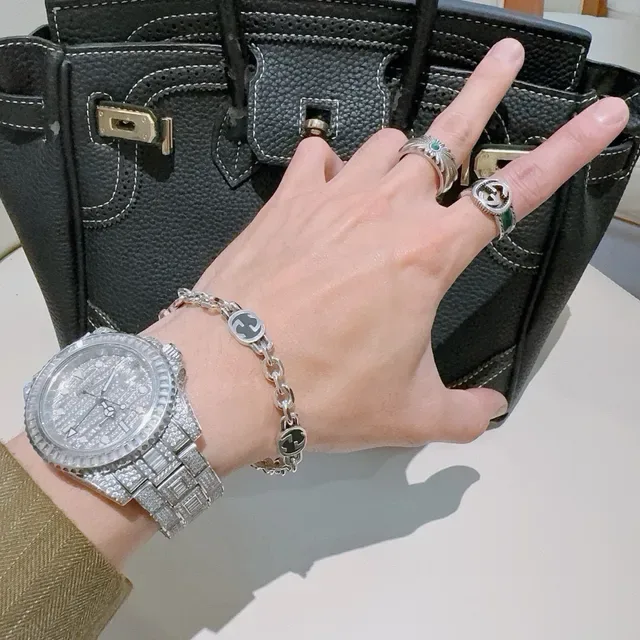 قلادة Gucci GG Marmont فضة أسود سلسلة رابطة بيضاوية كثيفة interlocking G ميداليون 5
