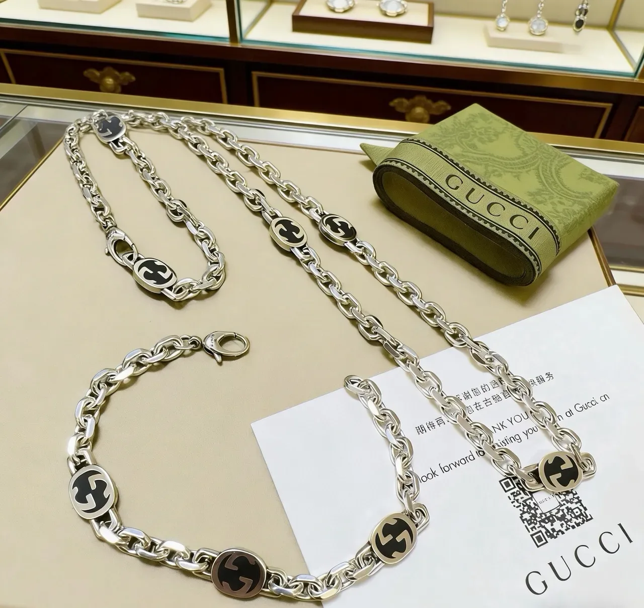 قلادة Gucci GG Marmont فضة أسود سلسلة رابطة بيضاوية كثيفة interlocking G ميداليون 7