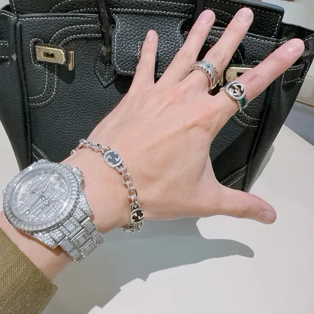 قلادة Gucci GG Marmont فضة أسود سلسلة رابطة بيضاوية كثيفة interlocking G ميداليون 8