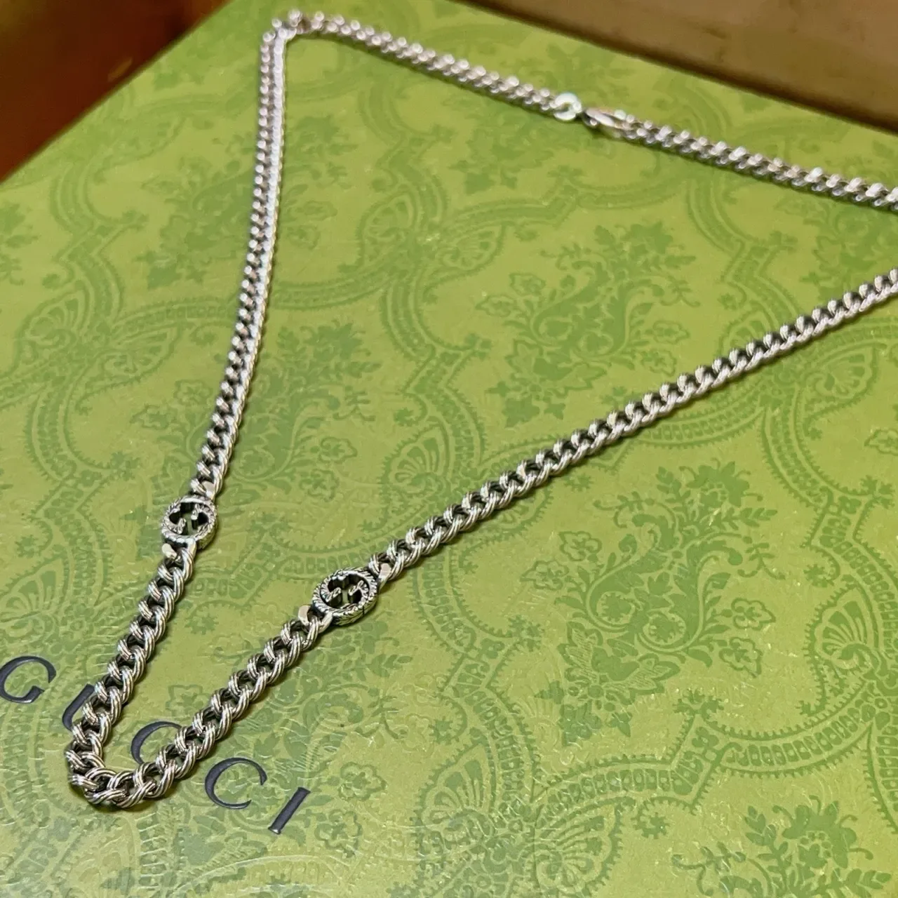 Colar Gucci GG Marmont Corrente Twisted Curb-Link Chain Interlocking G Logo Charms Verde Prata 3