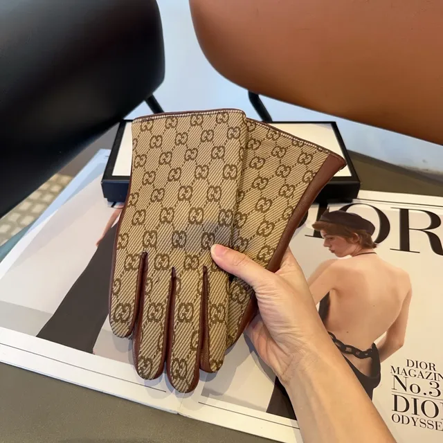 Gucci GG Monogram Luvas de couro bege e marrom 2