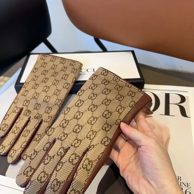 Gucci GG Monogram Luvas de couro bege e marrom 5