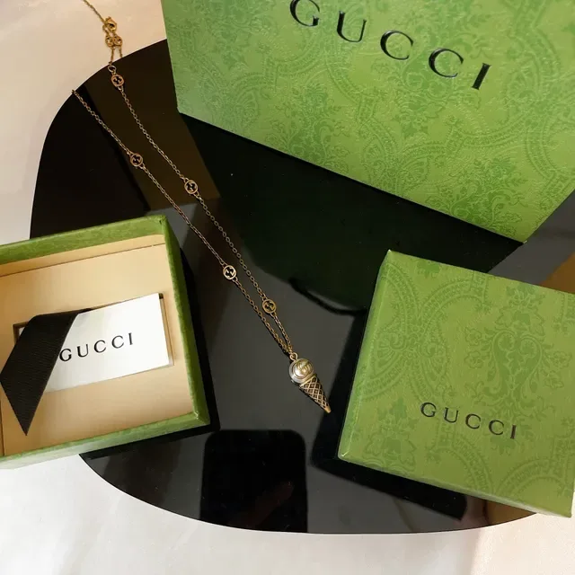 Gucci Corrente de Ouro com Pingante Interlocking G Logo 5