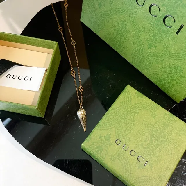 Gucci Corrente de Ouro com Pingante Interlocking G Logo 6
