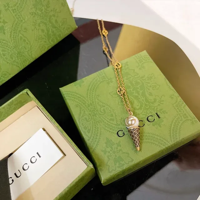 Gucci Corrente de Ouro com Pingante Interlocking G Logo 7
