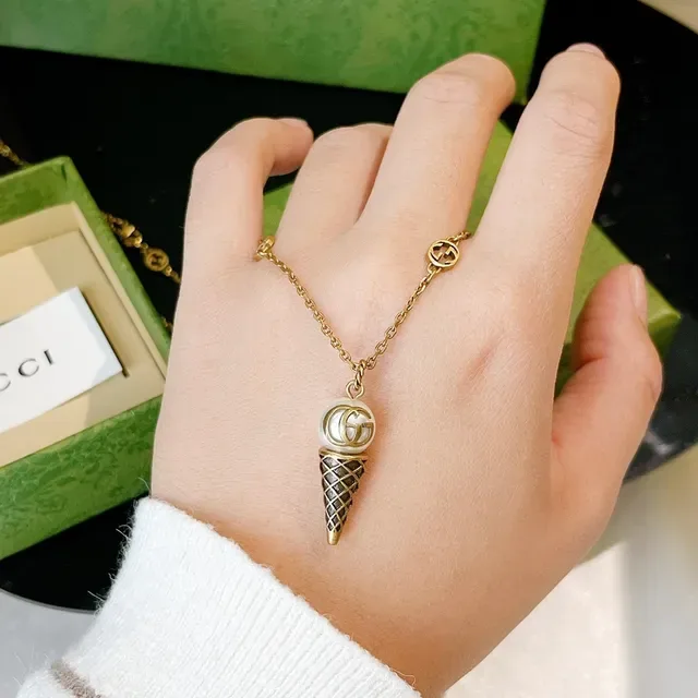Gucci Corrente de Ouro com Pingante Interlocking G Logo 8