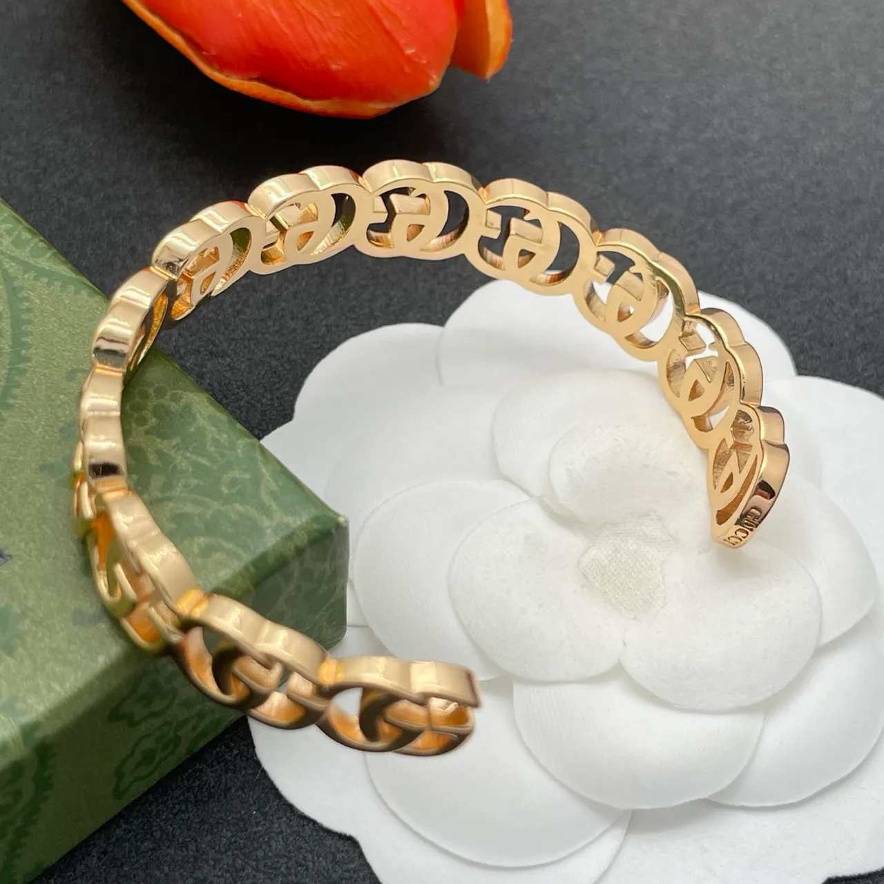 Gucci Gold Interlocking Double-G Links Polished Metal Bracelet 2