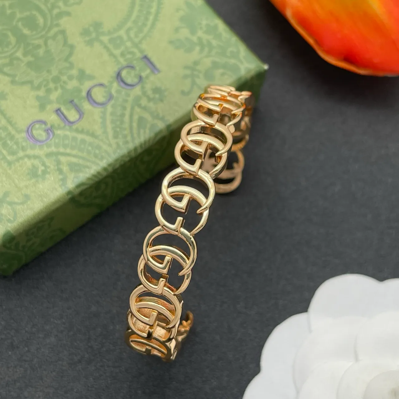Gucci Gold Interlocking Double-G Links Polished Metal Bracelet 5