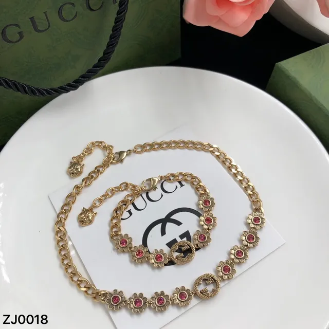 Gucci Gold Pink Curb Chain Daisy-Shaped Floral Links Necklace 5