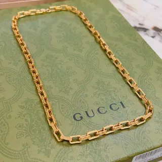 Gucci قلادة سلسلة ذهبية اللون مربوطة مستطيلة مخددة