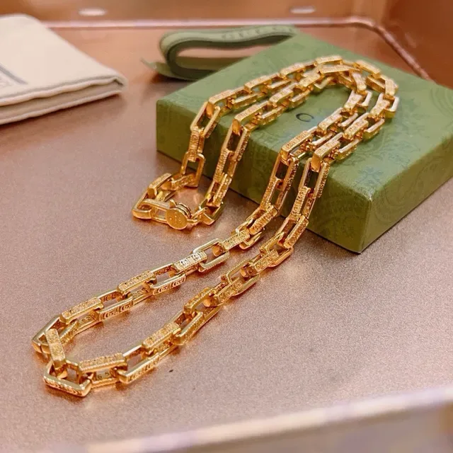 Gucci Gold-Tone Rectangular Link Textured Necklace 3