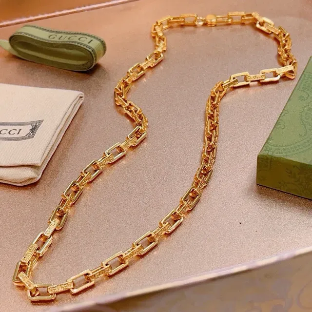 Gucci Gold-Tone Rectangular Link Textured Necklace 8